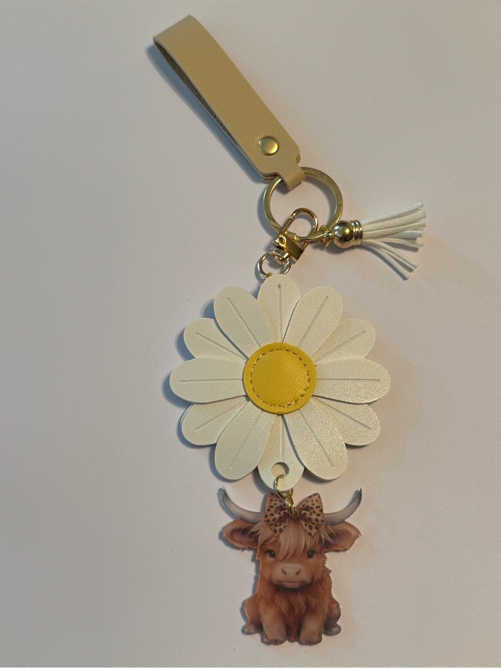 Boho Daisy Highland Cow Tassel Keychain